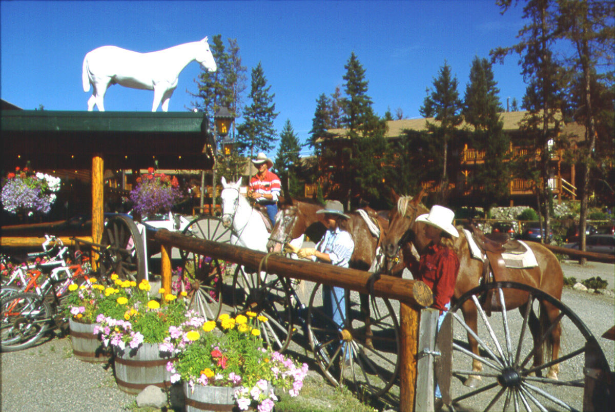 Spruce Hill Resort & Spa 108 Mile Ranch Exterior foto